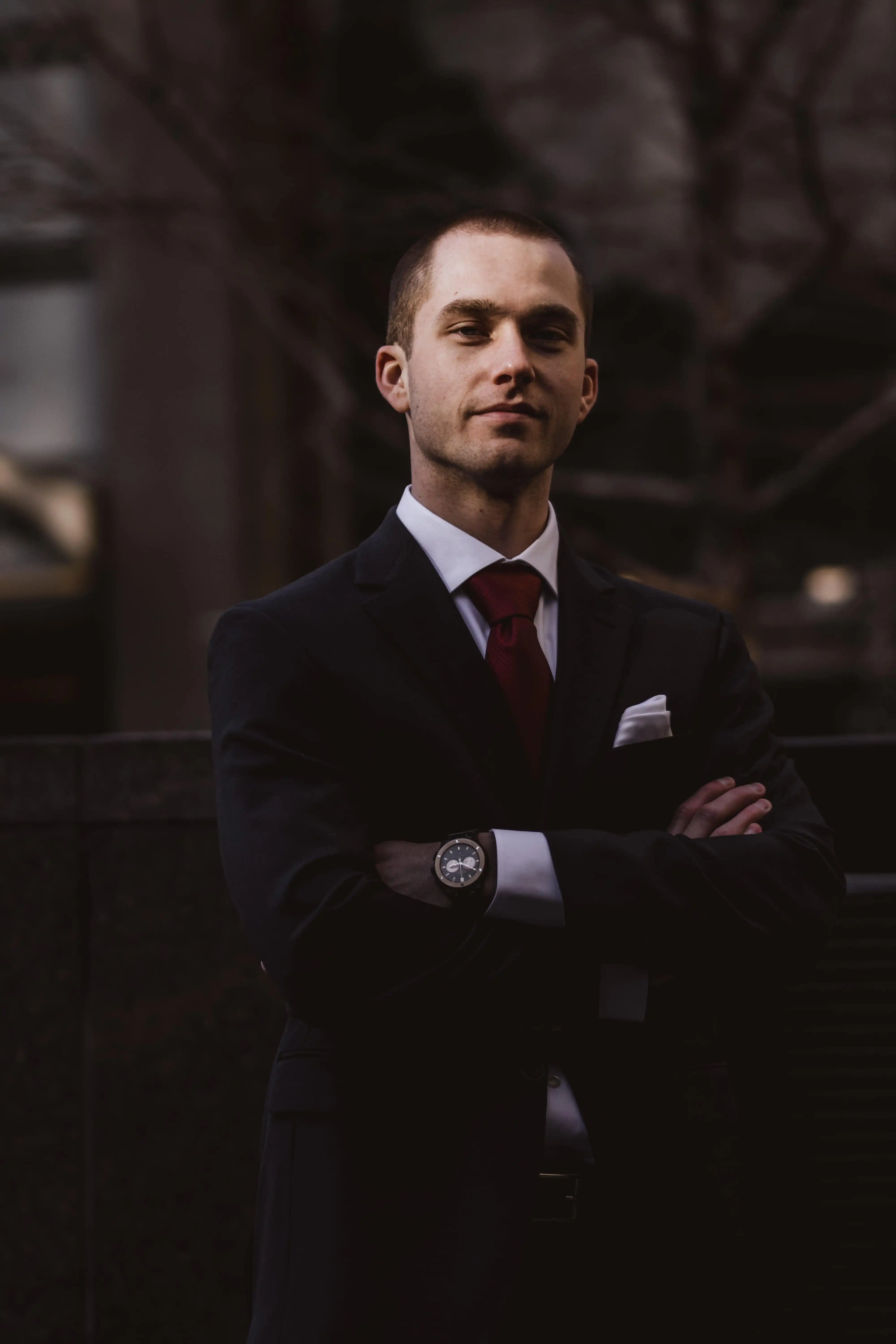 Homme en costume souriant - Photo corporate
