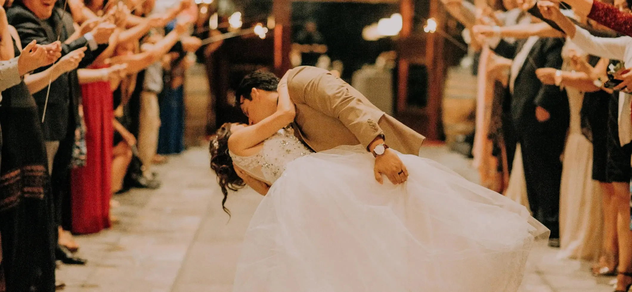Couple de mariés dansant - Photographie de mariage par Nina Carducci